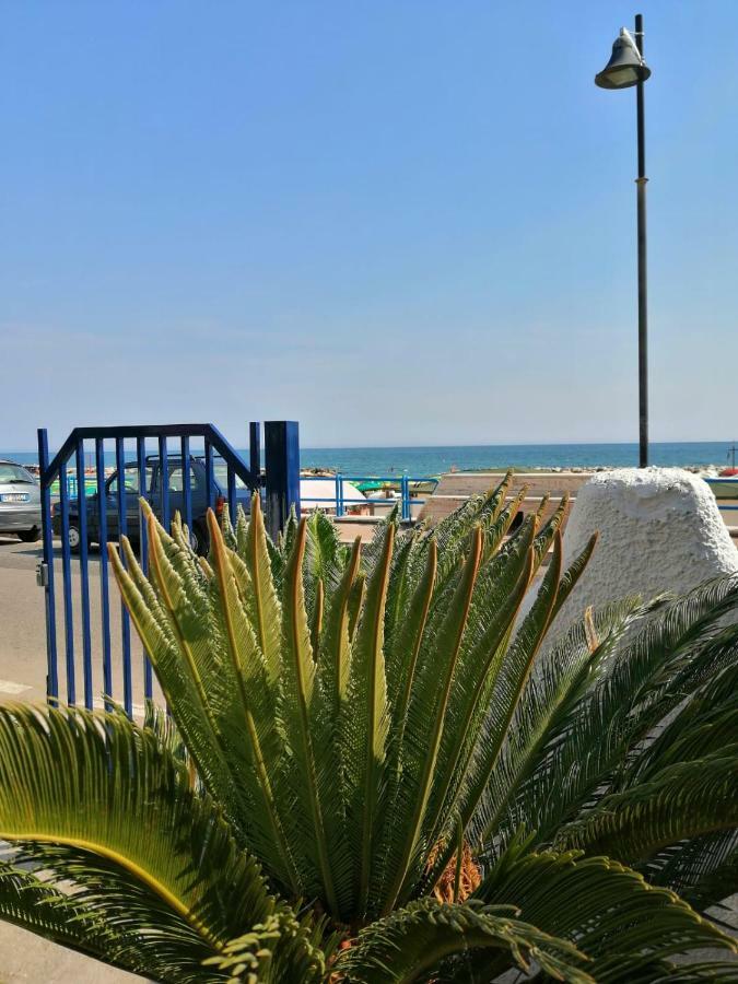 Monolocale Tirreno Studio Seafront Formia Buitenkant foto